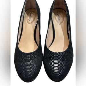 Trotters Womens 8N Black Snake Print Pumps with Patent Heel